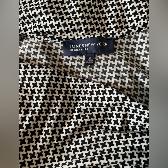 Jones New York - Black & White. Houndstooth Pattern. Jersey Wrap Dress. - Picture 6 of 9